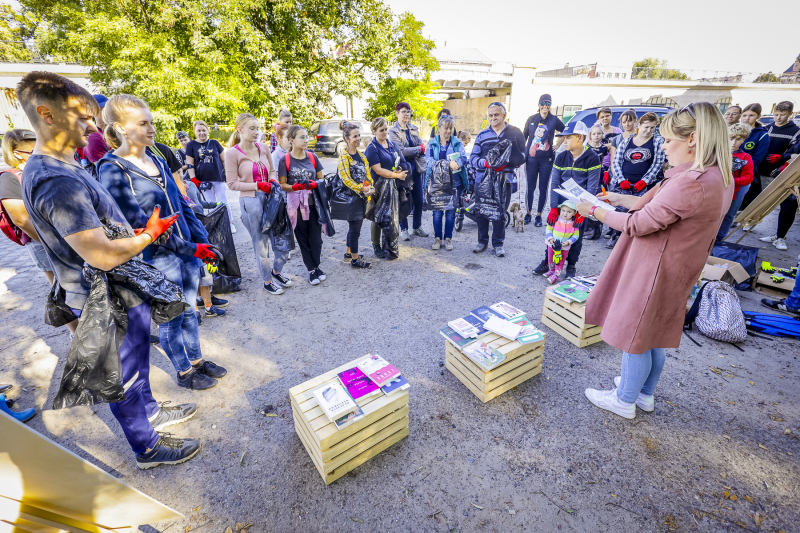 9/34 Książka za worek śmieci. Mieszkańcy Gorzowa posprzątali brzegi Warty