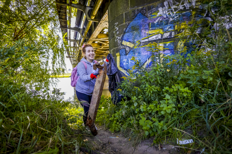 15/34 Książka za worek śmieci. Mieszkańcy Gorzowa posprzątali brzegi Warty