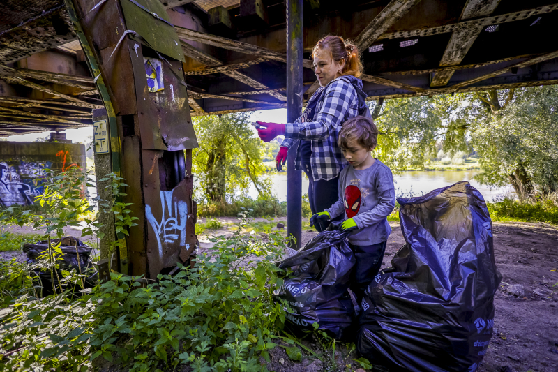 17/34 Książka za worek śmieci. Mieszkańcy Gorzowa posprzątali brzegi Warty
