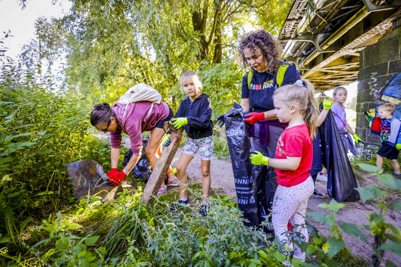 25/34 Książka za worek śmieci. Mieszkańcy Gorzowa posprzątali brzegi Warty