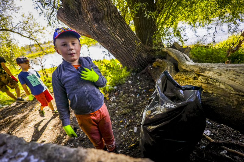 26/34 Książka za worek śmieci. Mieszkańcy Gorzowa posprzątali brzegi Warty