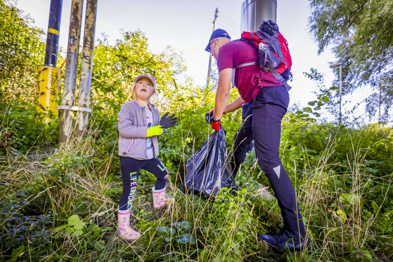 28/34 Książka za worek śmieci. Mieszkańcy Gorzowa posprzątali brzegi Warty