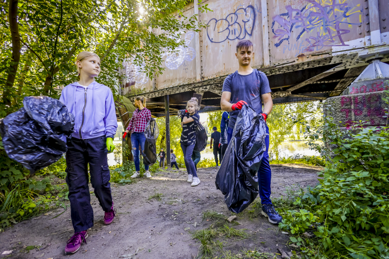 31/34 Książka za worek śmieci. Mieszkańcy Gorzowa posprzątali brzegi Warty