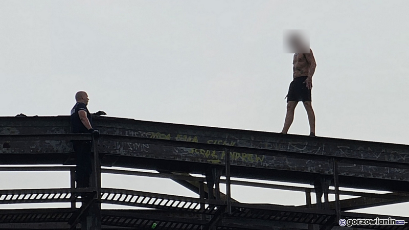 4/7 Mężczyzna chciał skoczyć z mostu w Gorzowie. Służby w akcji