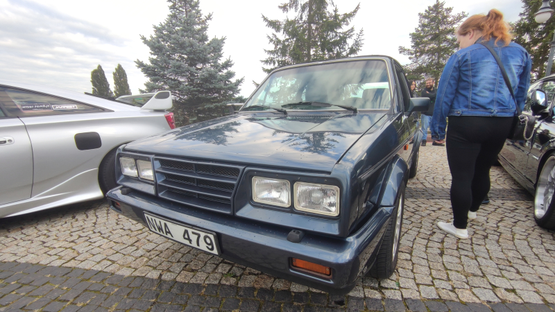 10/27 Motoryzacyjne perełki na zjeździe klasyków wieczorową porą w Gorzowie 