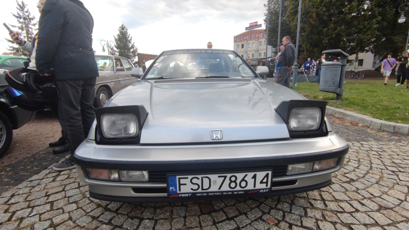 20/27 Motoryzacyjne perełki na zjeździe klasyków wieczorową porą w Gorzowie 