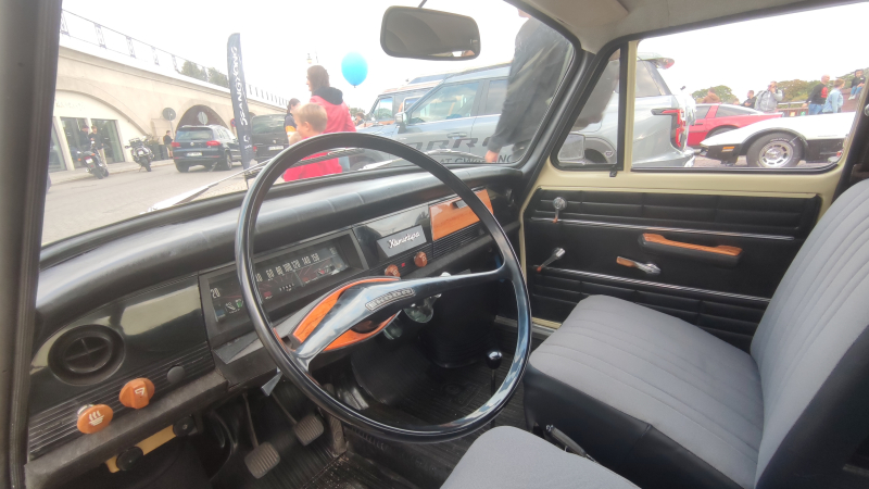 24/27 Motoryzacyjne perełki na zjeździe klasyków wieczorową porą w Gorzowie 