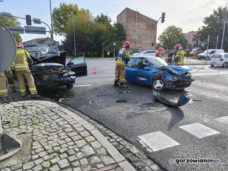 3/3 Dzwon na Grobla. Opel zderzył się z audi
