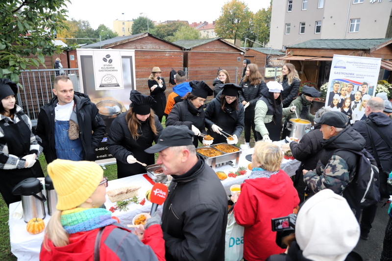 9/16 Pyszności na gorzowskim ryneczku. Zupa i bigos z dyni