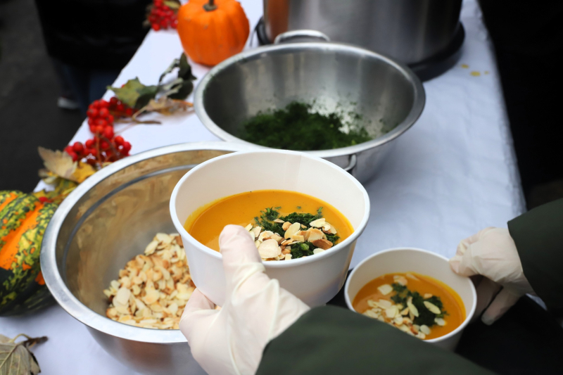 13/16 Pyszności na gorzowskim ryneczku. Zupa i bigos z dyni