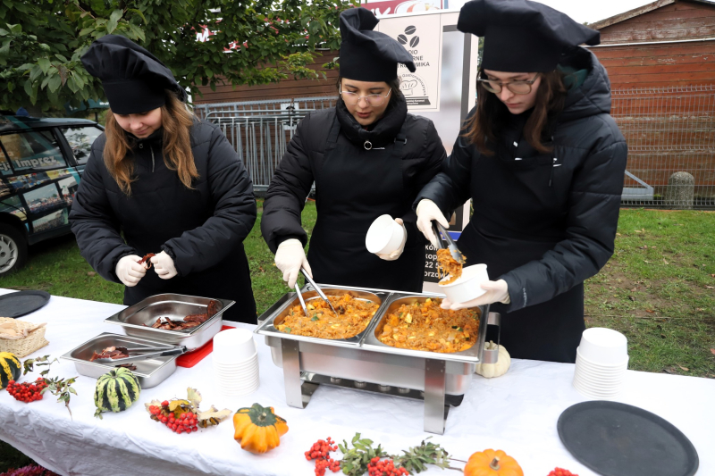 15/16 Pyszności na gorzowskim ryneczku. Zupa i bigos z dyni