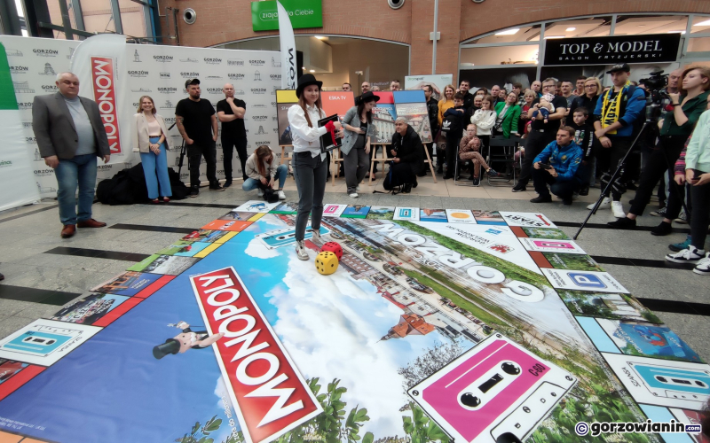 9/17 Tłum mieszkańców Gorzowa na premierze Monopoly Gorzów