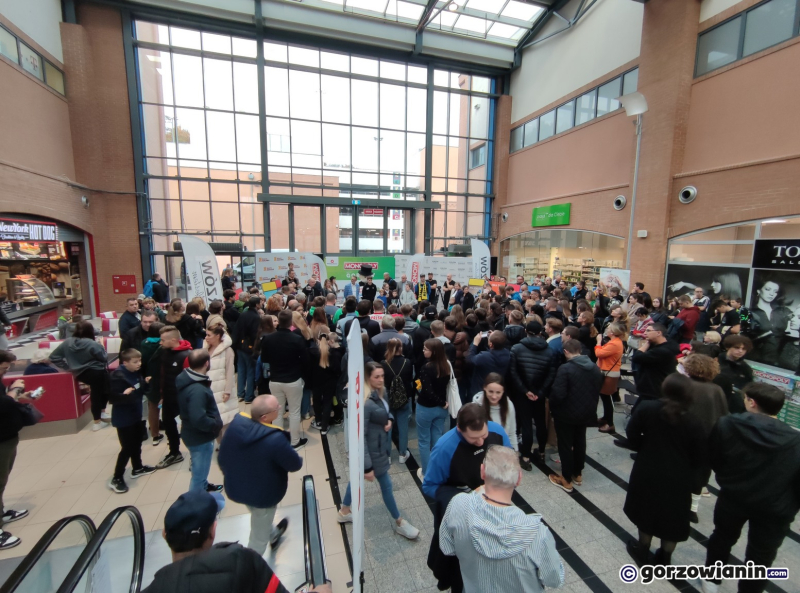 17/17 Tłum mieszkańców Gorzowa na premierze Monopoly Gorzów