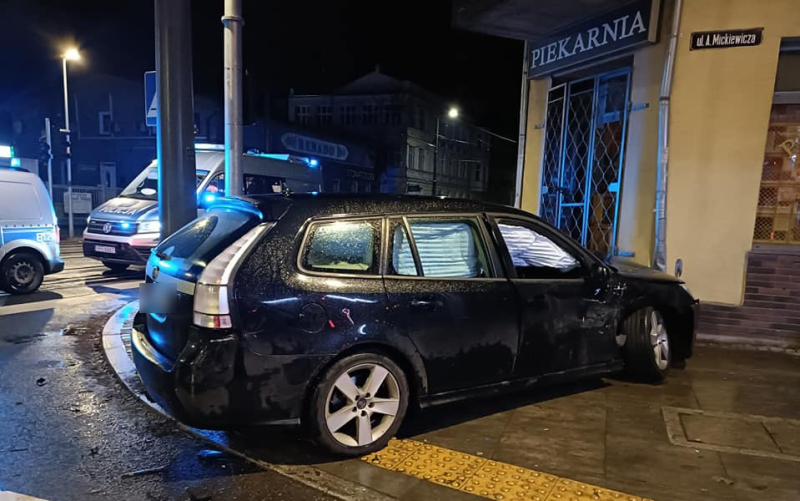6/6 Pijana kierująca saabem zderzyła się z taksówką