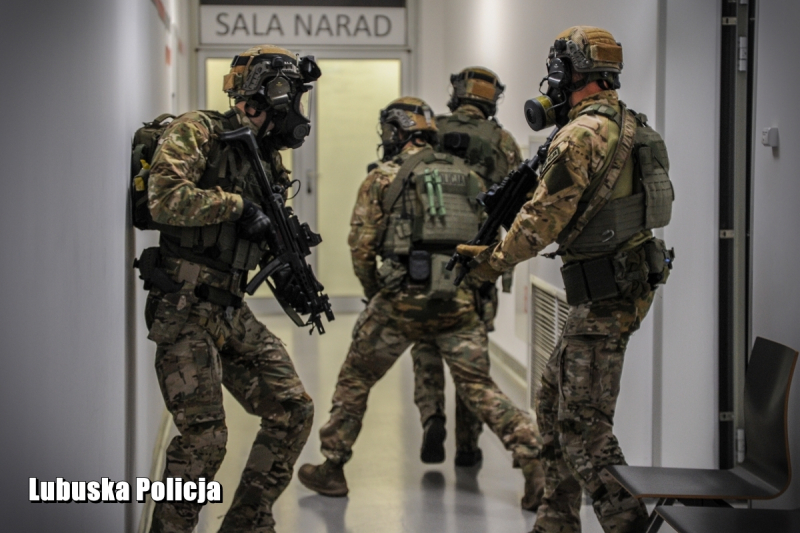 3/9 Napastnik wziął zakładników. Ćwiczenia służb z Lubuskim Urzędzie Wojewódzkim