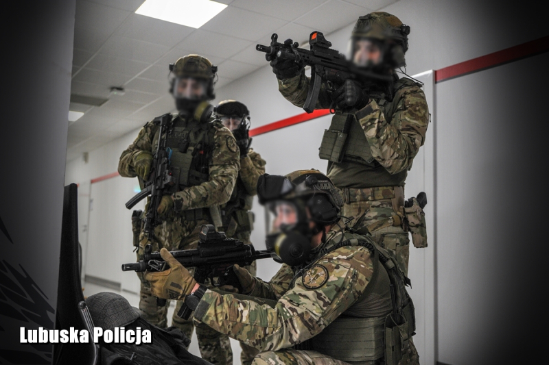 7/9 Napastnik wziął zakładników. Ćwiczenia służb z Lubuskim Urzędzie Wojewódzkim