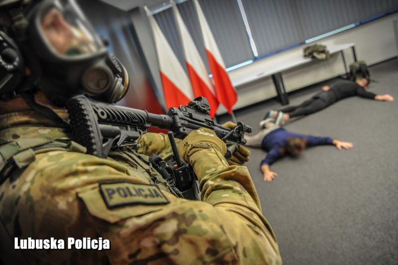 8/9 Napastnik wziął zakładników. Ćwiczenia służb z Lubuskim Urzędzie Wojewódzkim