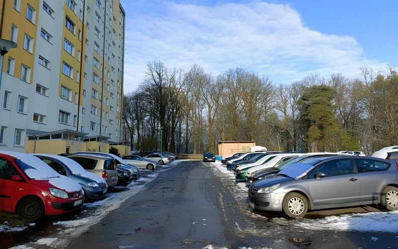 7/16 Osiedlowe uliczki przy ul. Kochanowskiego i Dąbrowskiej na os. Staszica w Gorzowie