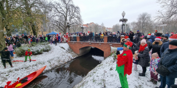 Orszak Mikołajów w kajakach przypłynął do Gorzowa