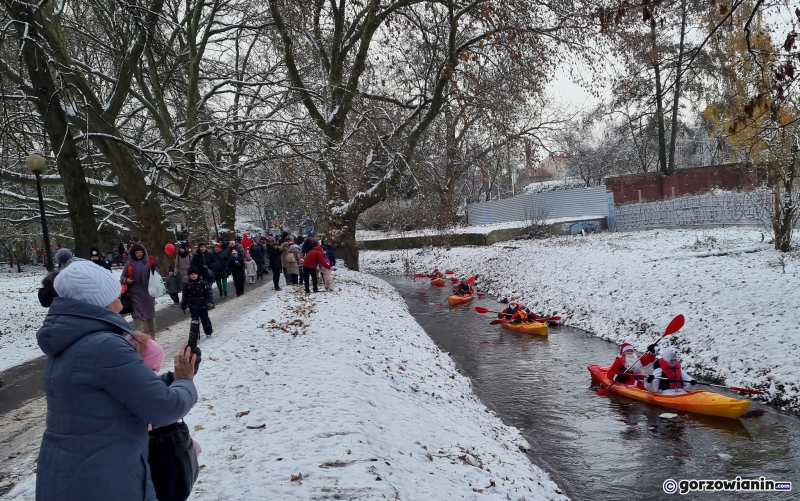 3/17 Orszak Mikołajów w kajakach przypłynął do Gorzowa