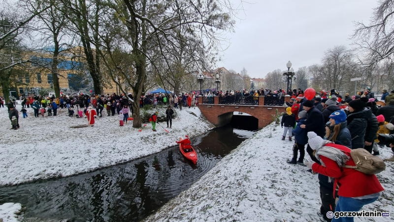 5/17 Orszak Mikołajów w kajakach przypłynął do Gorzowa