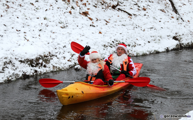 7/17 Orszak Mikołajów w kajakach przypłynął do Gorzowa