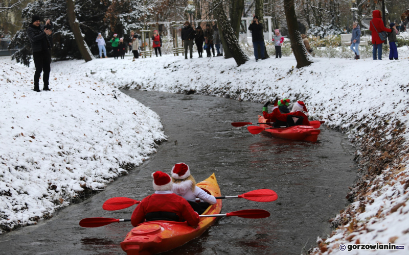 12/17 Orszak Mikołajów w kajakach przypłynął do Gorzowa