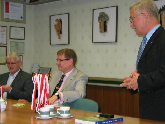 5/12 Barlinek: Pamiątkowe medale dla młodych piłkarek