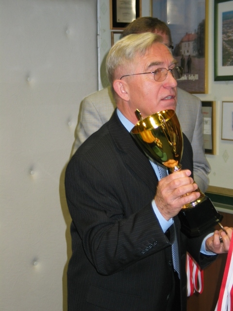 6/12 Barlinek: Pamiątkowe medale dla młodych piłkarek