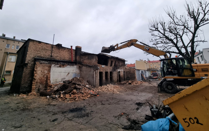 6/11 Wielka demolka przy ul. Armii Polskiej. Stare garaże poszły do rozbiórki