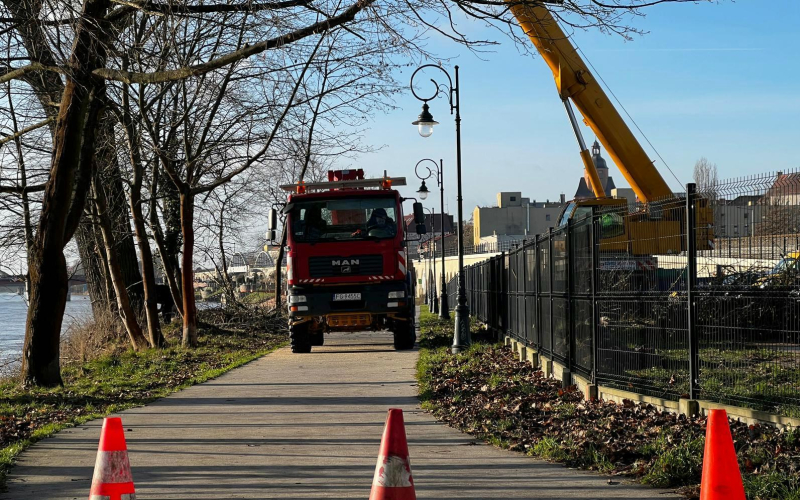 1/3 Wycinka drzew wzdłuż ścieżki nad Wartą w Gorzowie