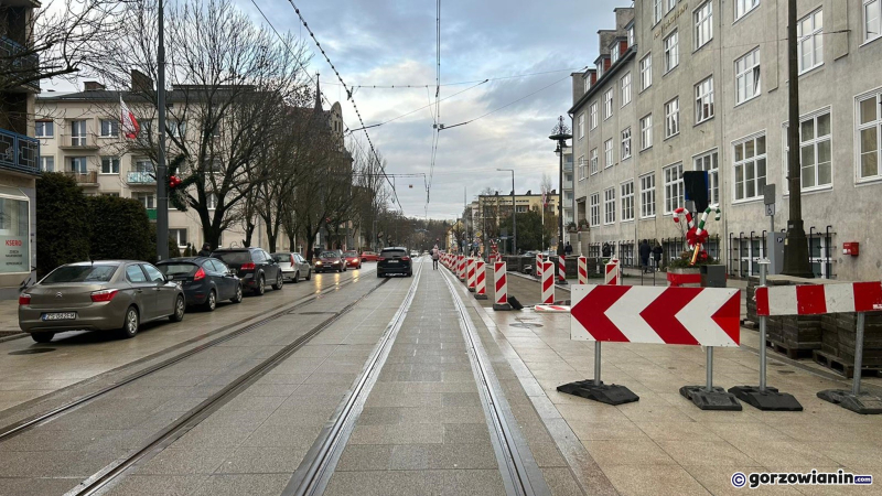 5/7 Ruszyła kolejna wymiana płyt na Sikorskiego przy Urzędzie Miasta Gorzowa