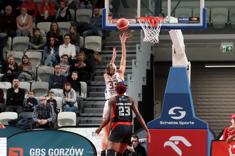 4/36 Emocjonujący mecz koszykarek w Arenie Gorzów