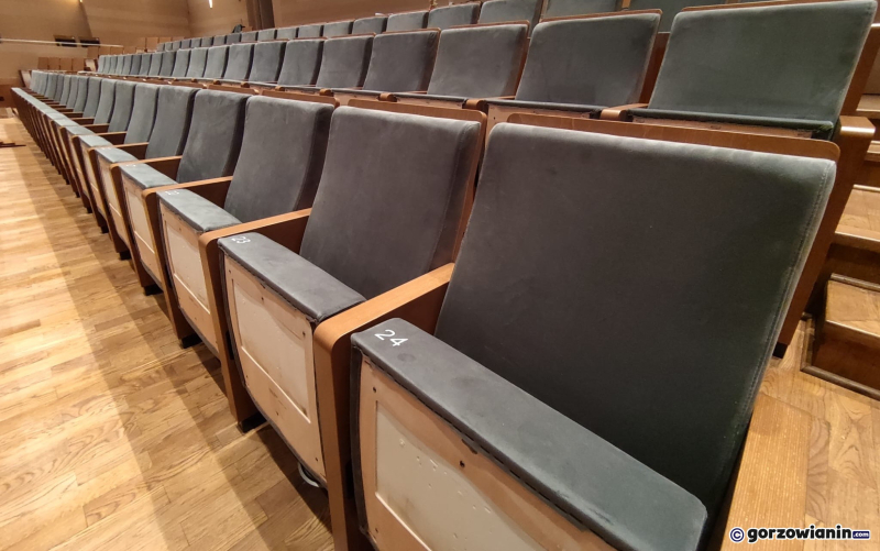 5/8 Trwa wymiana foteli w Filharmonii Gorzowskiej