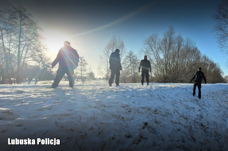 8/10 Poszukiwania zaginionego 29-latka nad zalewem Warty
