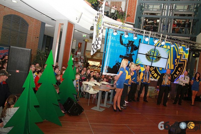 32/55 Prezentacja nowych zawodników w Galerii Askana