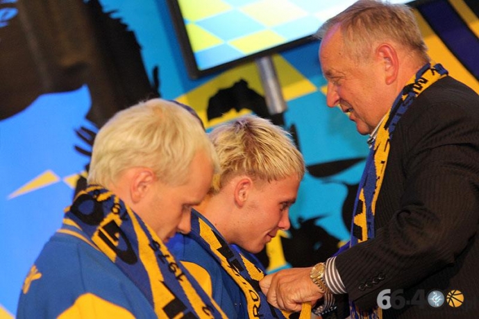 34/55 Prezentacja nowych zawodników w Galerii Askana