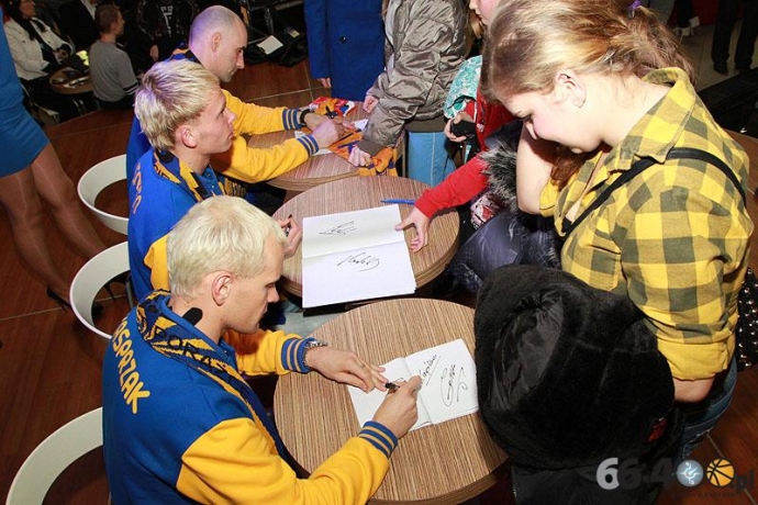 55/55 Prezentacja nowych zawodników w Galerii Askana