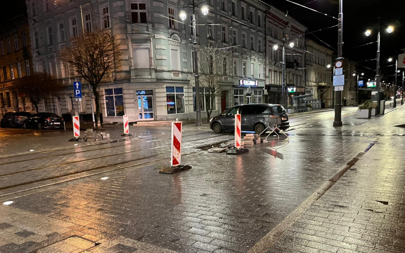 5/5 Ruszyła naprawa kostki na Chrobrego w Gorzowie