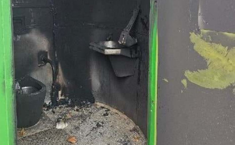 4/6 Spalona toaleta w parku Górczyńskim w Gorzowie