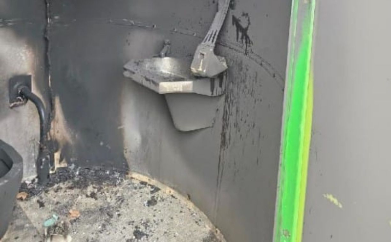 5/6 Spalona toaleta w parku Górczyńskim w Gorzowie