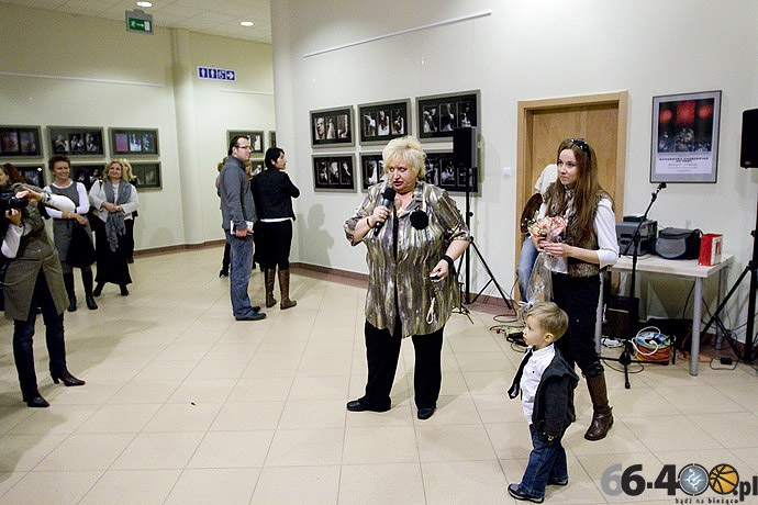 9/12 Gorzów: WiMBP - Wernisaż wystawy „…Po trzy” Katarzyny Radkiewicz