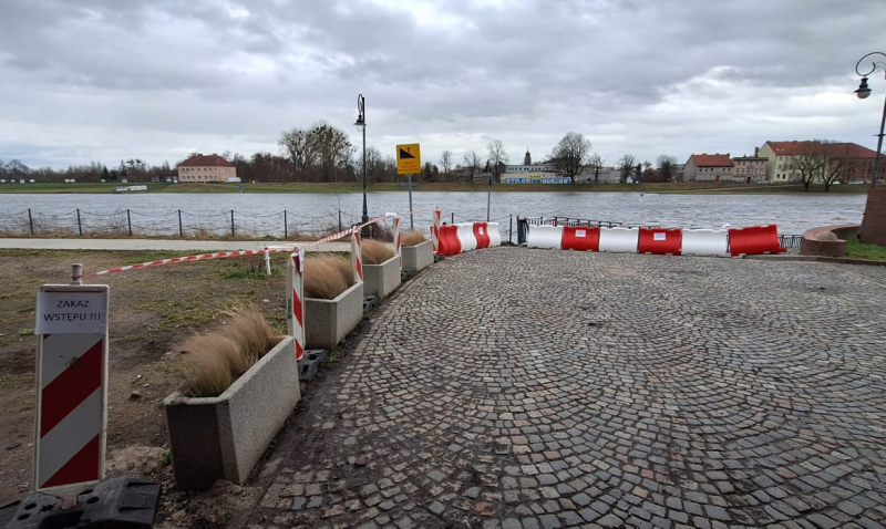 2/7 Zamknięta ścieżka nad Wartą w Gorzowie