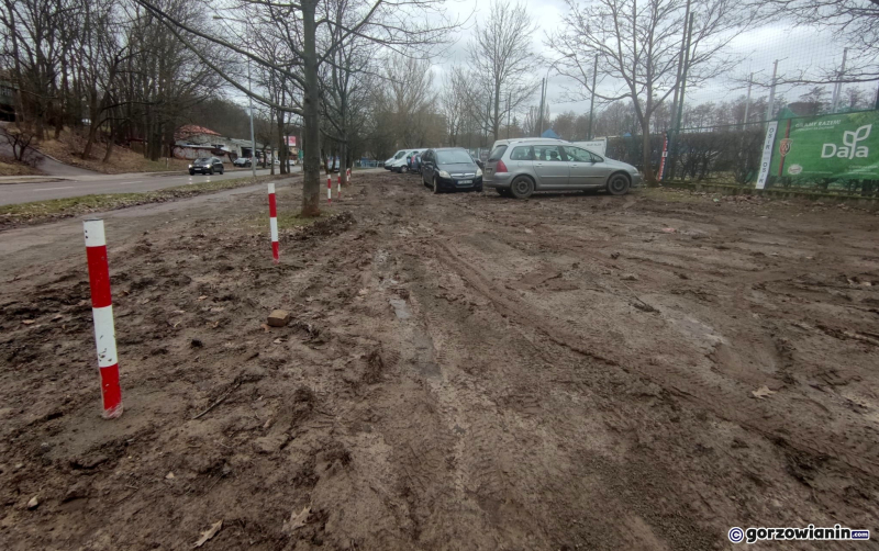 8/11 Zniszczony teren zielony przy ul. Wyszyńskiego w Gorzowie