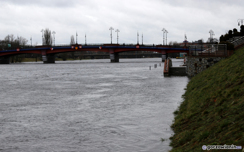 6/9 Wysoki poziom Warty w Gorzowie. Zalane nadwarciańskie bulwary