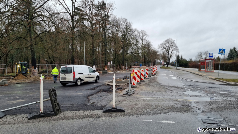 5/8 Poślizg przy przebudowie skrzyżowania  ul. Kosynierów Gdyńskich, Słowiańskiej, Żwirowej i Roosevelta