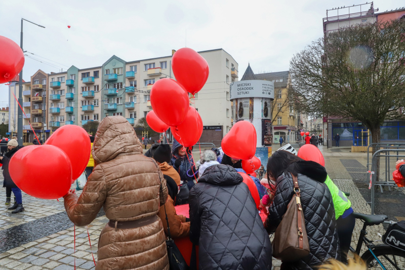 9/18 Walentynki 2024 w Gorzowie. Las czerwonych serc na Starym Rynku