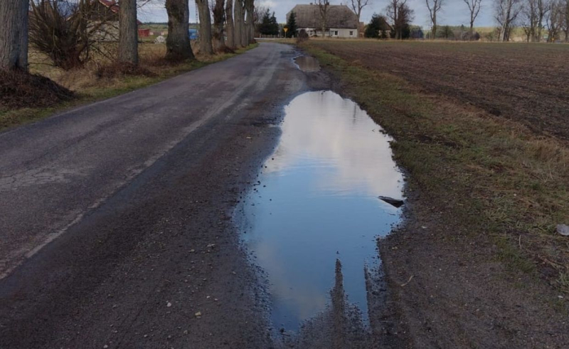 5/11 Droga powiatowa w Ściechowie jest w katastrofalnym stanie