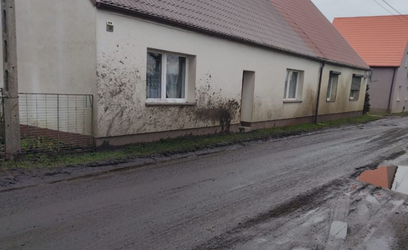 10/11 Droga powiatowa w Ściechowie jest w katastrofalnym stanie