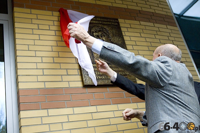3/12 Gorzów: WiMBP - Odsłonięcie tablicy pamiątkowej patronowi Zbigniewowi Herbertowi